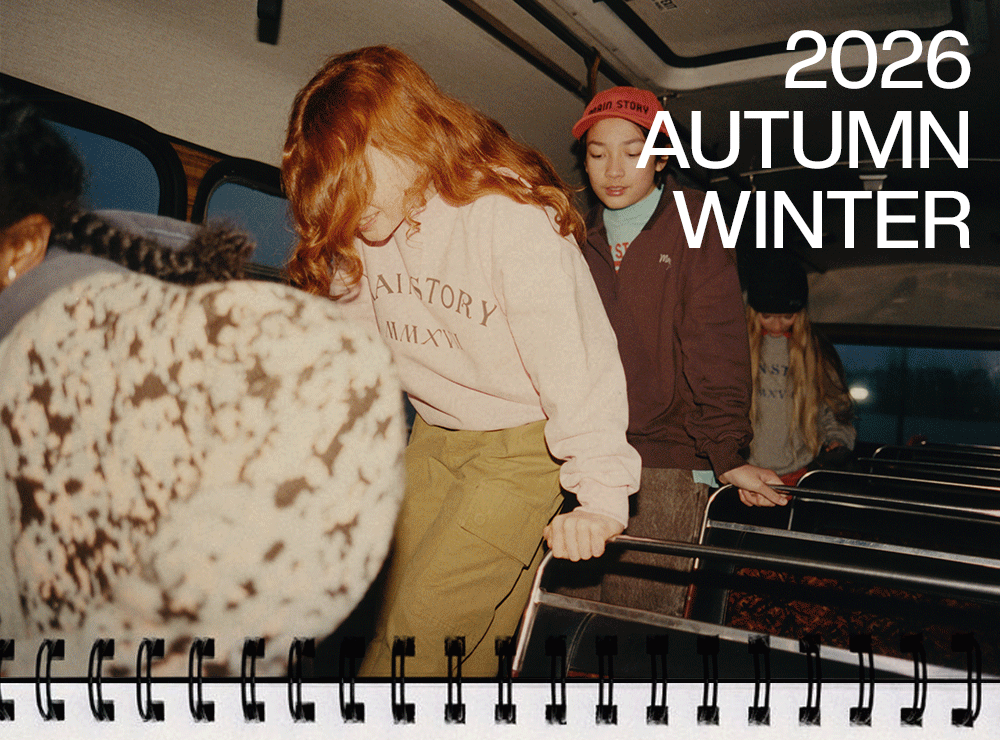 2026 가을·겨울(Autumn Winter) 매거진 메인 비주얼, 버스 안에서 다양한 니트/스웨터를 입은 아이들 모습